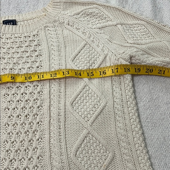 GAP Women's Ivory Cable Knit Sweater - Picture 5 of 6